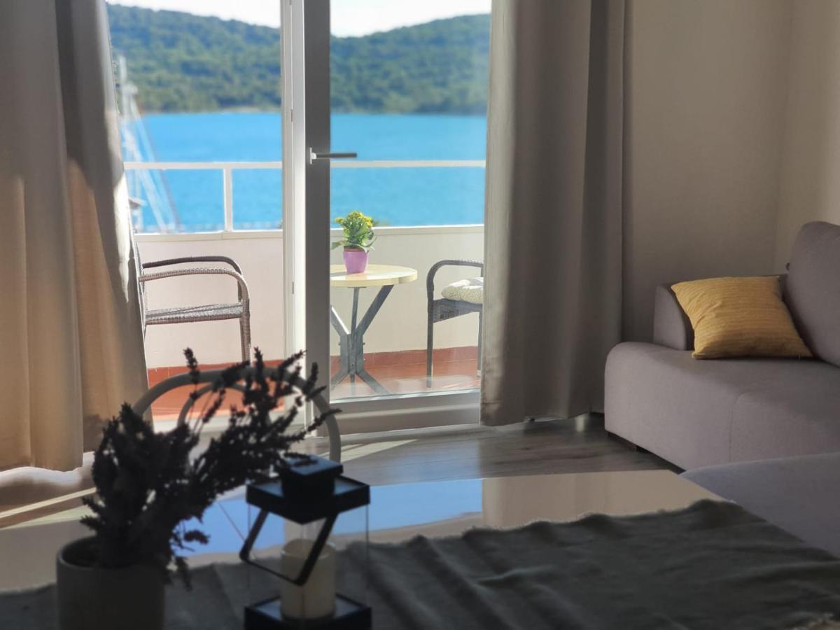 Guesthouse Mila Tisno Eksteriør billede