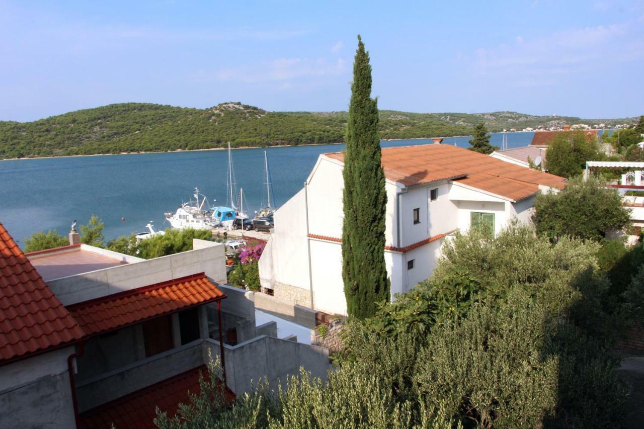 Guesthouse Mila Tisno Eksteriør billede