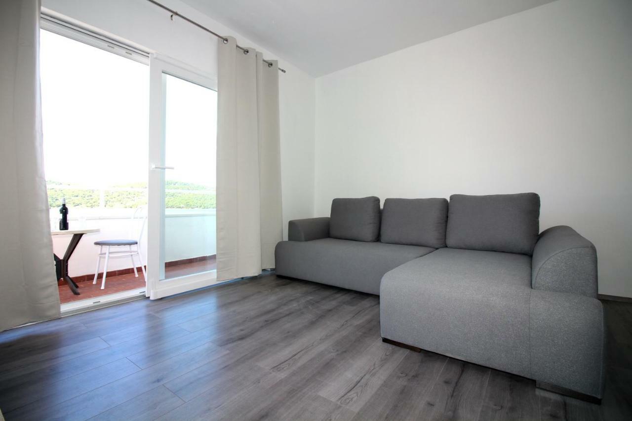Guesthouse Mila Tisno Eksteriør billede