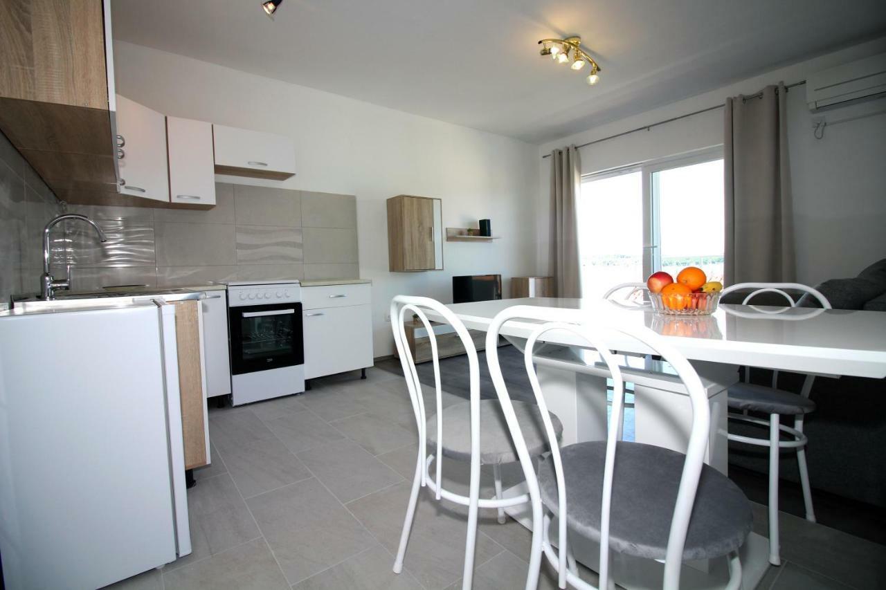 Guesthouse Mila Tisno Eksteriør billede