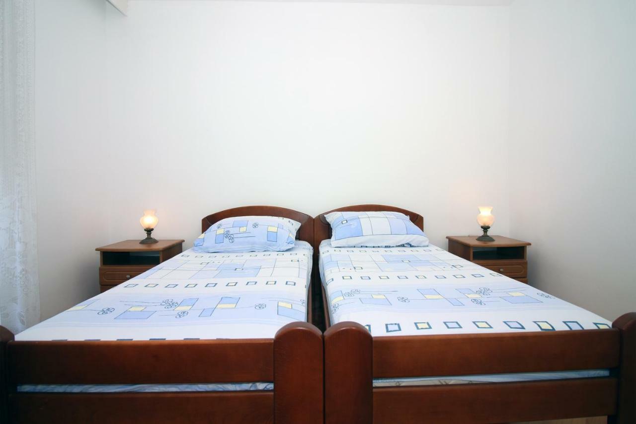 Guesthouse Mila Tisno Eksteriør billede