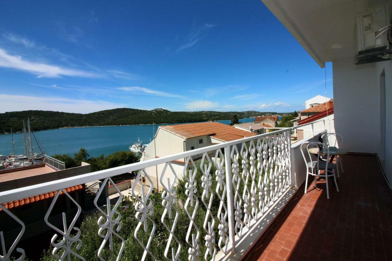 Guesthouse Mila Tisno Eksteriør billede